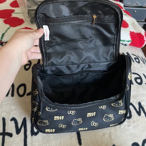 Hello Kitty Makeup Bag - Picture 3 of 4